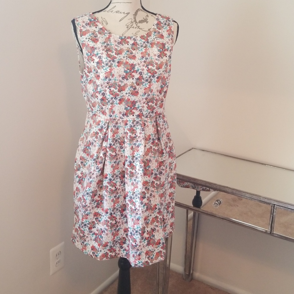 Sleeveless dress